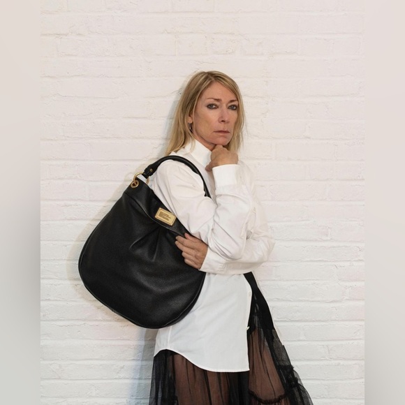 Marc by Marc Jacobs The Classic Q Hillier Hobo Textured-Leather Shoulder Bag - Picture 2 of 8